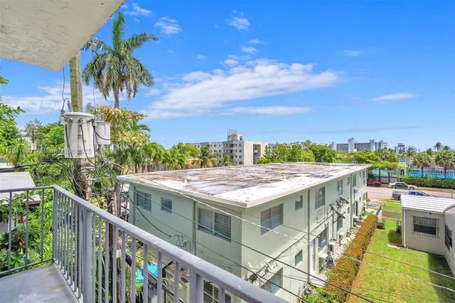 $278,000 | 1960 Marseille Drive, Unit 304, Miami Beach, FL 33141