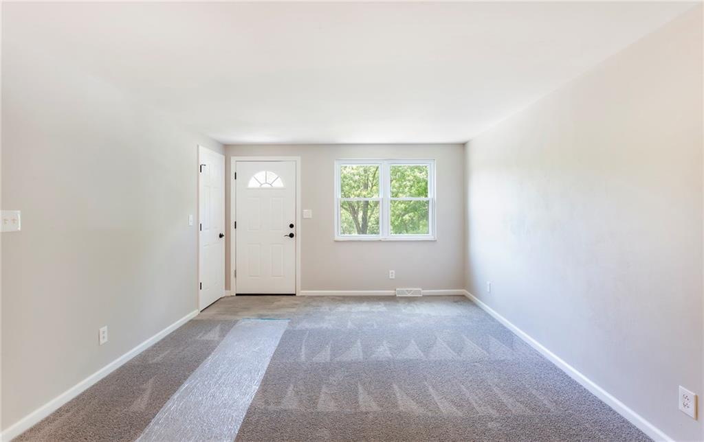 284 Hazel Road Pittsburgh, PA 15235 - Photo 3 of 24 Gallery Image 3