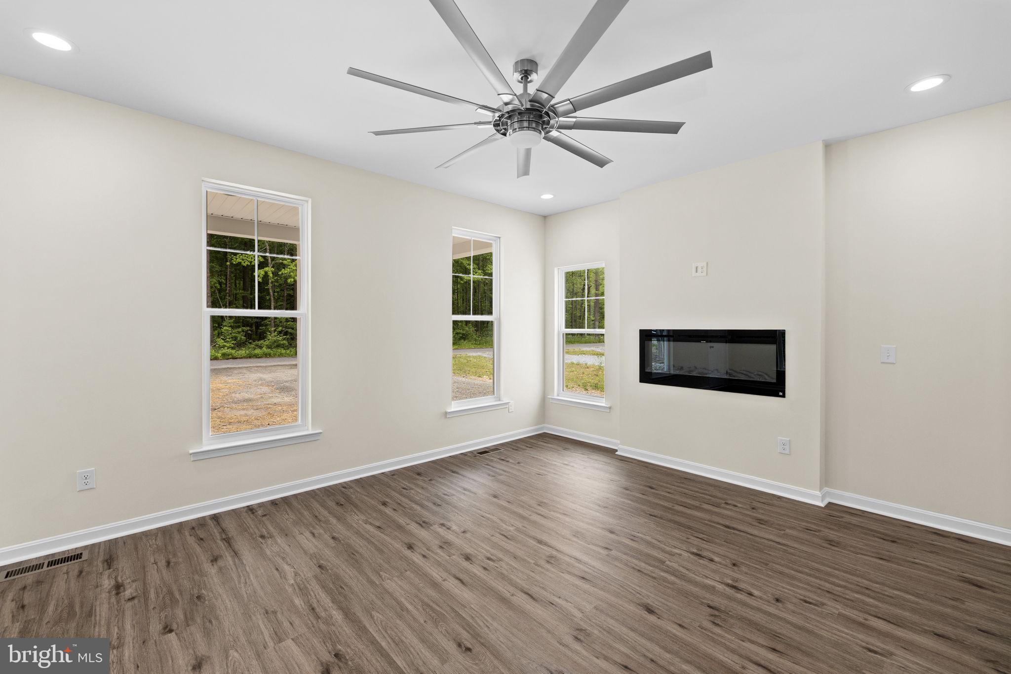 113 Laurel Lane Colonial Beach, VA 22443 - Photo 12 of 44 Family Room