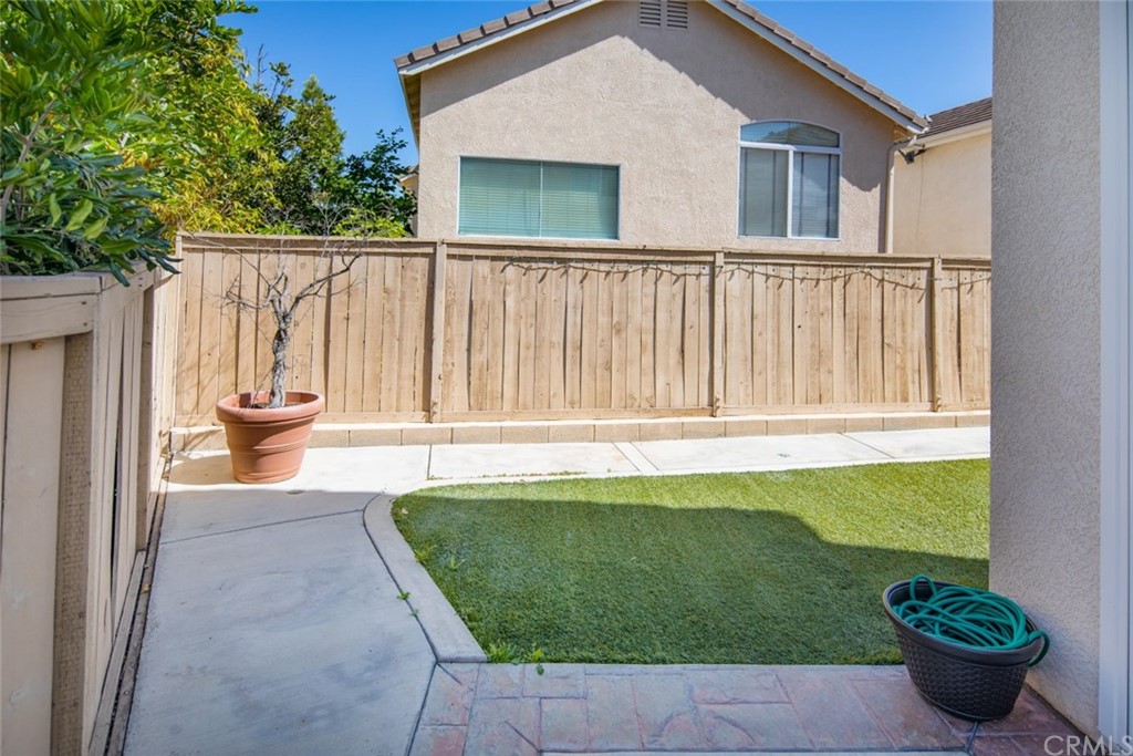 1 Quebec Aliso Viejo, CA 92656 - Photo 29 of 40 a backyard of a house with outdoor seating