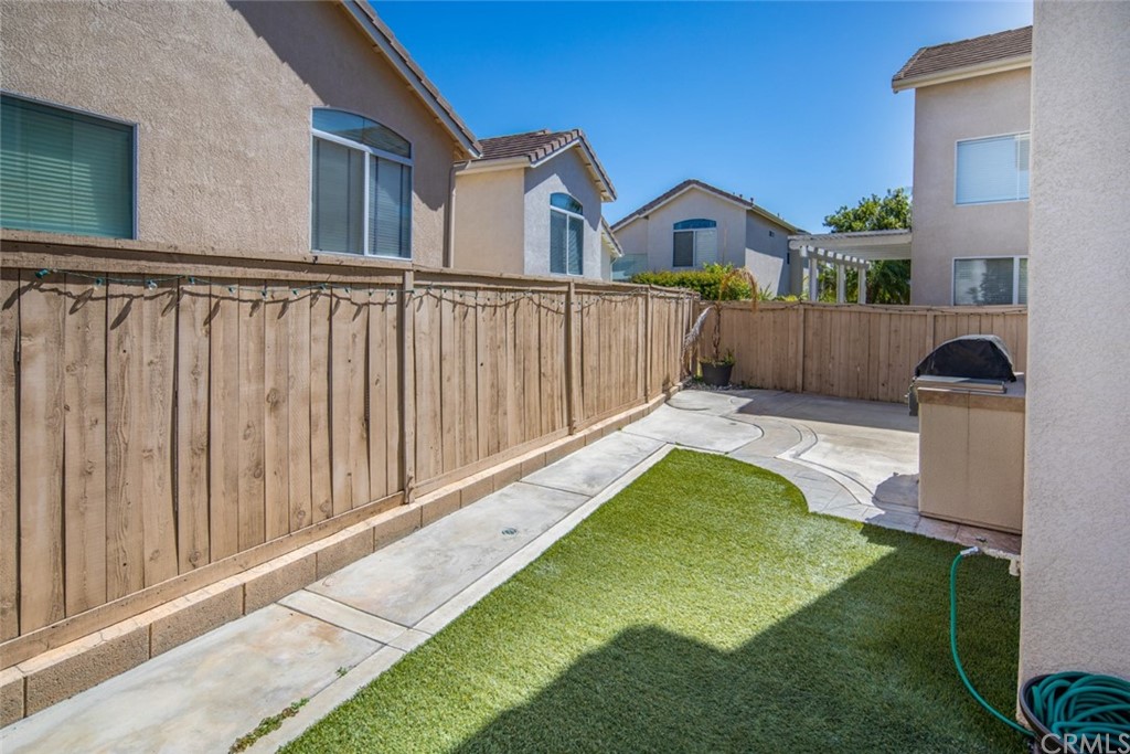 1 Quebec Aliso Viejo, CA 92656 - Photo 30 of 40 a view of a small yard in front of a house with wooden fence