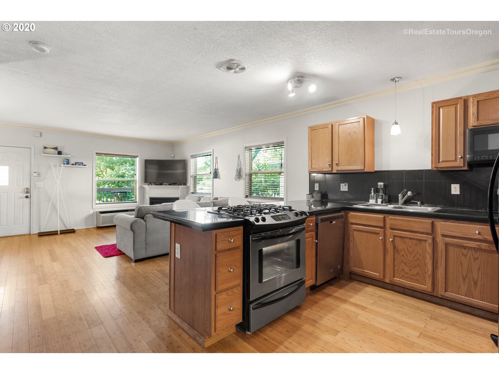 424 Northeast Morris Street, Unit B Portland, OR 97212 - Photo 10 of 31