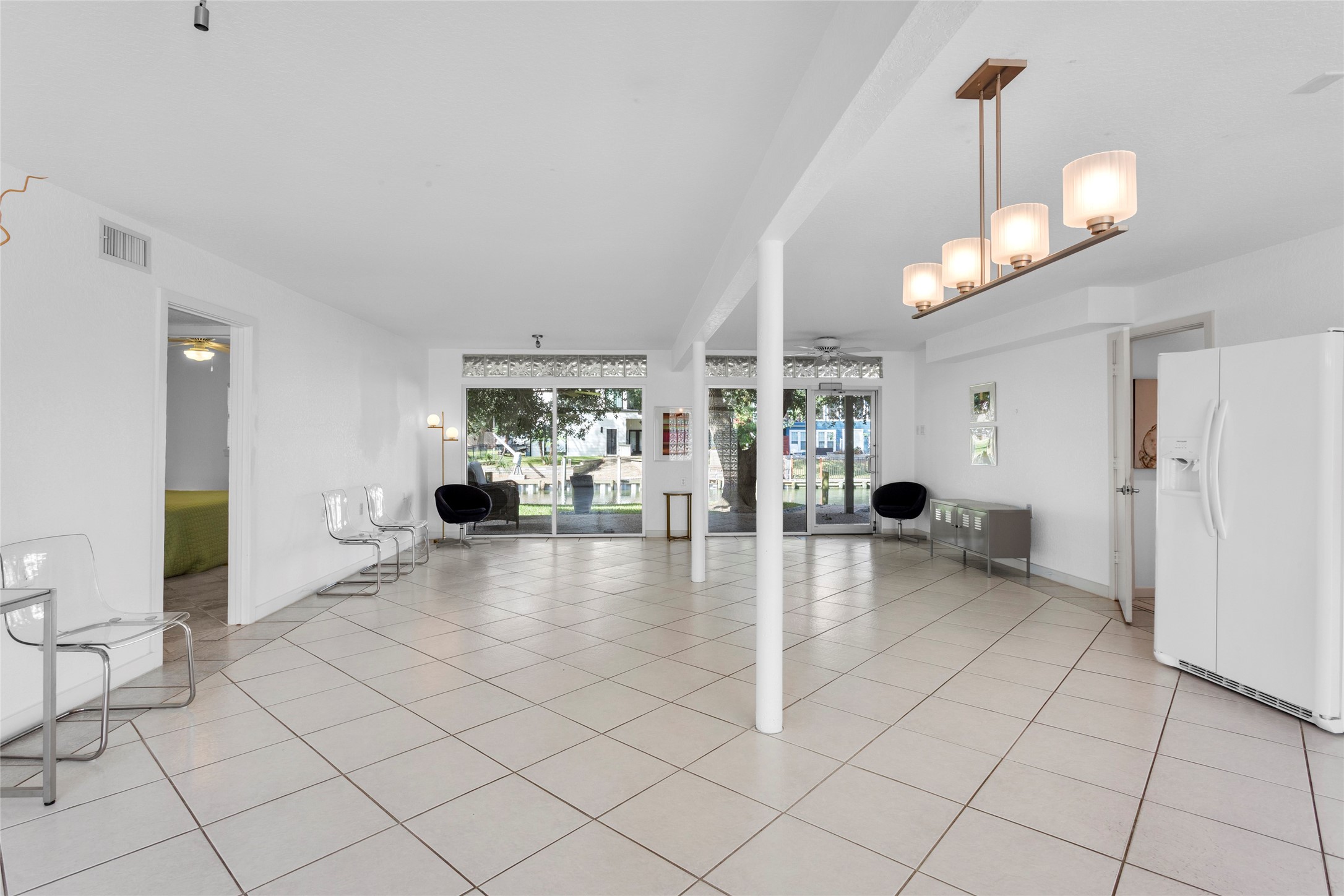 67 Harbor Lane Kemah, TX 77565 - Photo 25 of 47 a view of livingroom with furniture