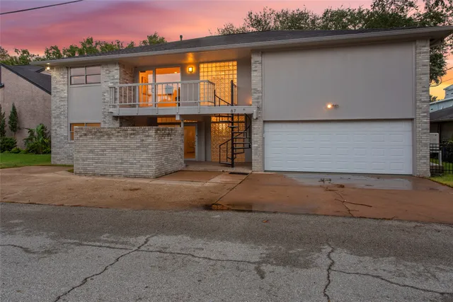 $874,900 | 67 Harbor Lane, Kemah, TX 77565