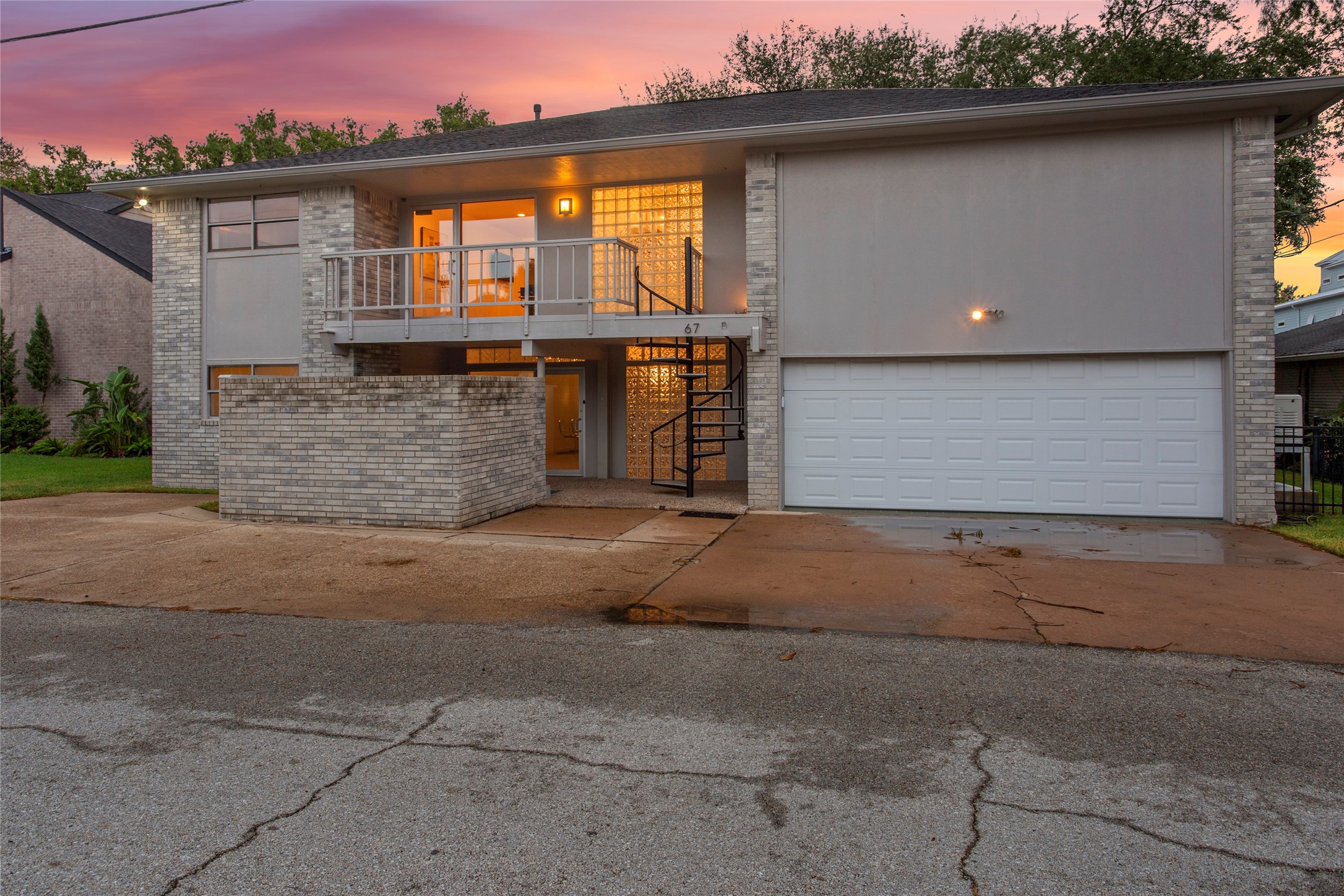 67 Harbor Lane Kemah, TX 77565 - Photo 47 of 47 front view of house with a street