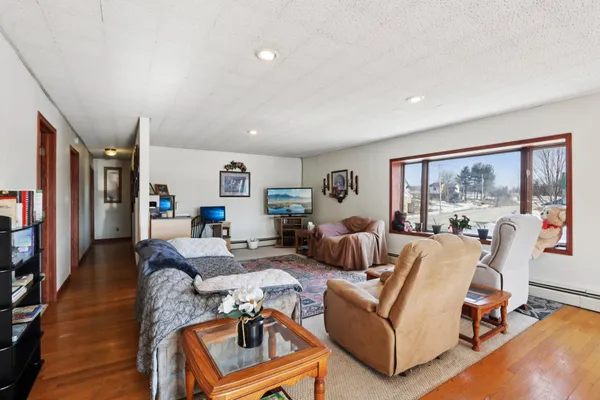 $389,900 | W11057 County Rd D, Pella, WI 54950