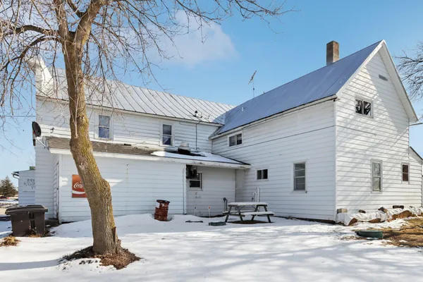 $389,900 | W11057 County Rd D, Pella, WI 54950