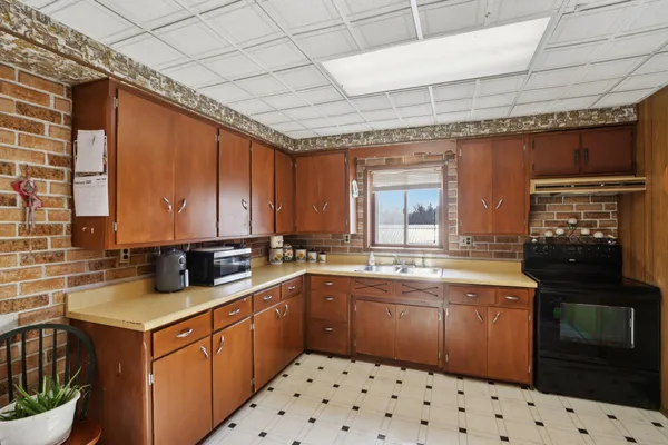$389,900 | W11057 County Rd D, Pella, WI 54950