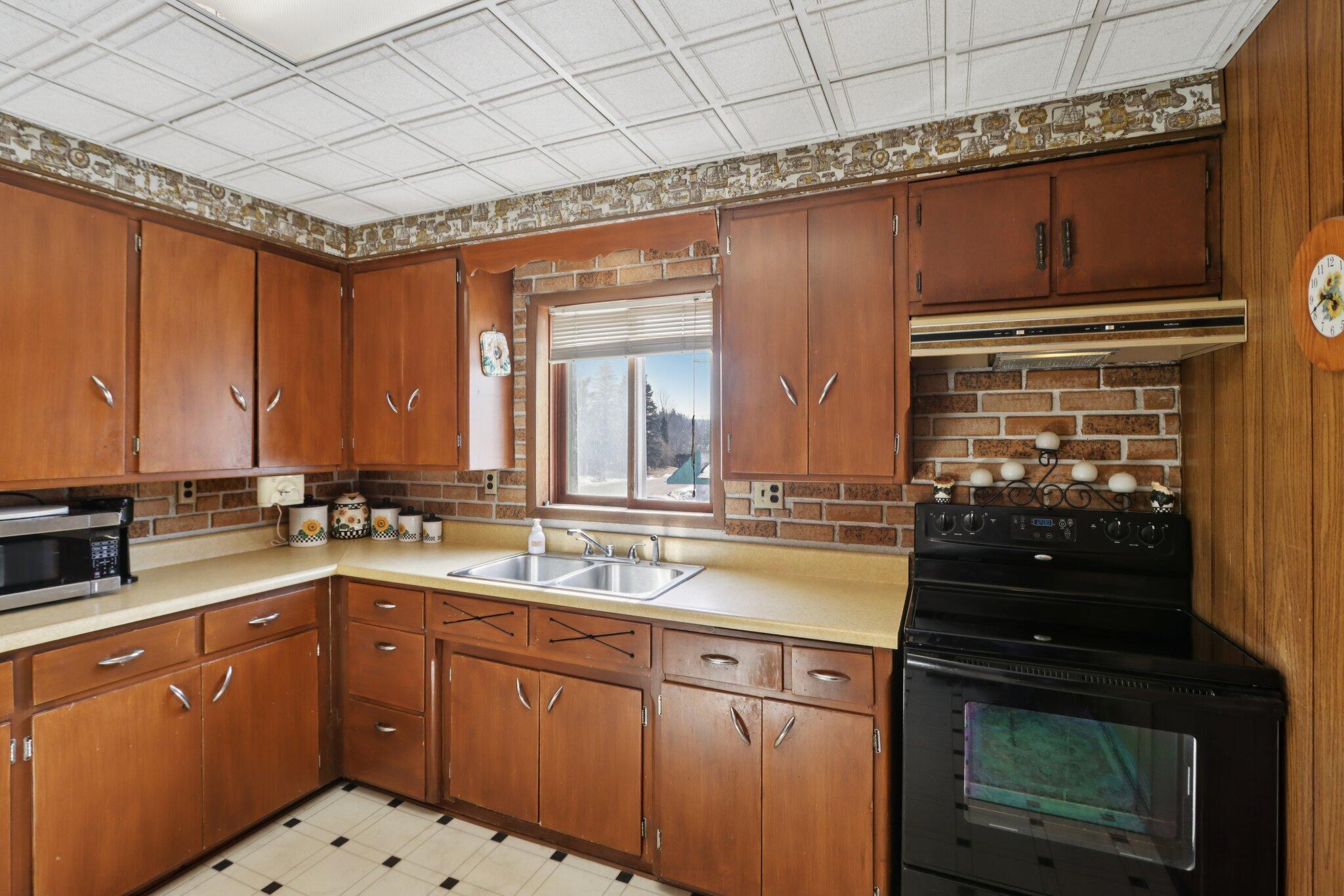 W11057 County Rd D Pella, WI 54950 - Photo 8 of 84 Upper Kitchen