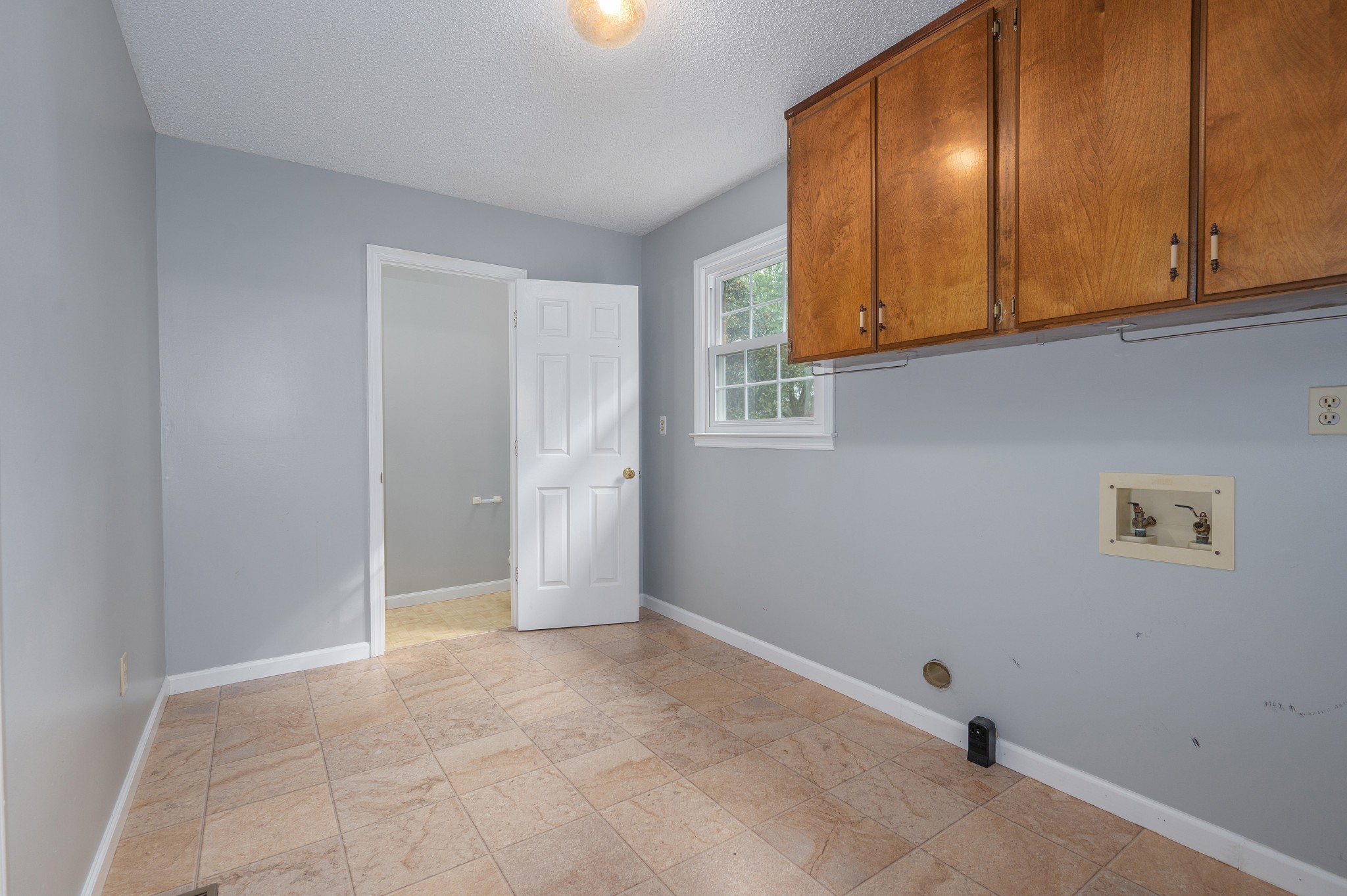 5665 Old Salem Road Rockvale, TN 37153 - Photo 33 of 41 an empty room with windows