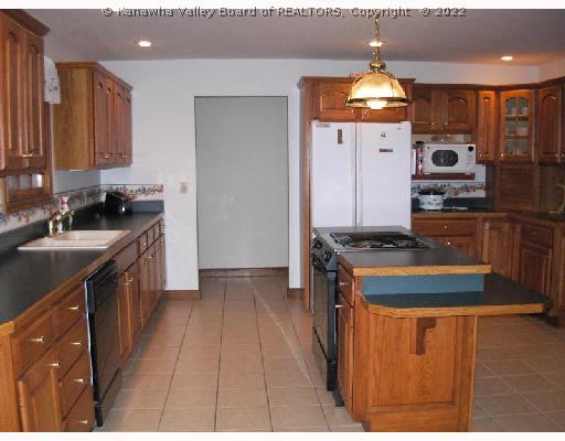 51 Chestnut Ridge Kenna, WV 25248 - Photo 2 of 8 Kitchen.