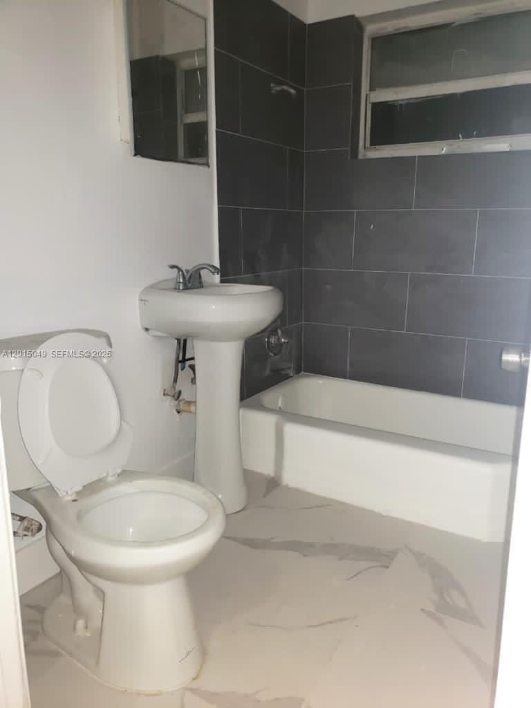 166 Northwest 68th Terrace Miami, FL 33150 - Photo 9 of 11