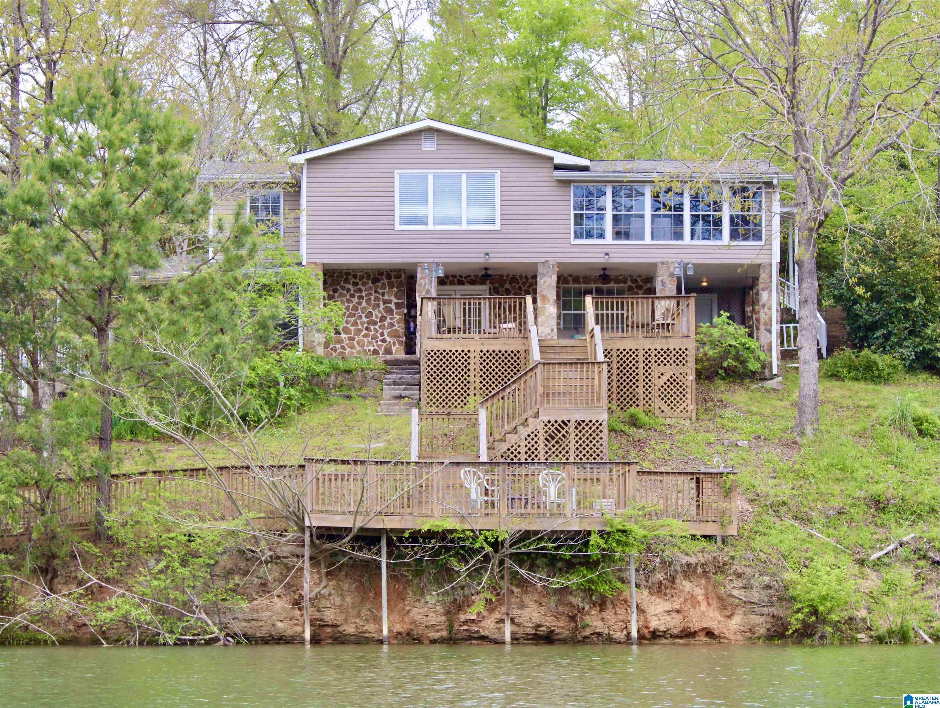 1645 Overlook Point Warrior, AL 35180 - Photo 1 of 44