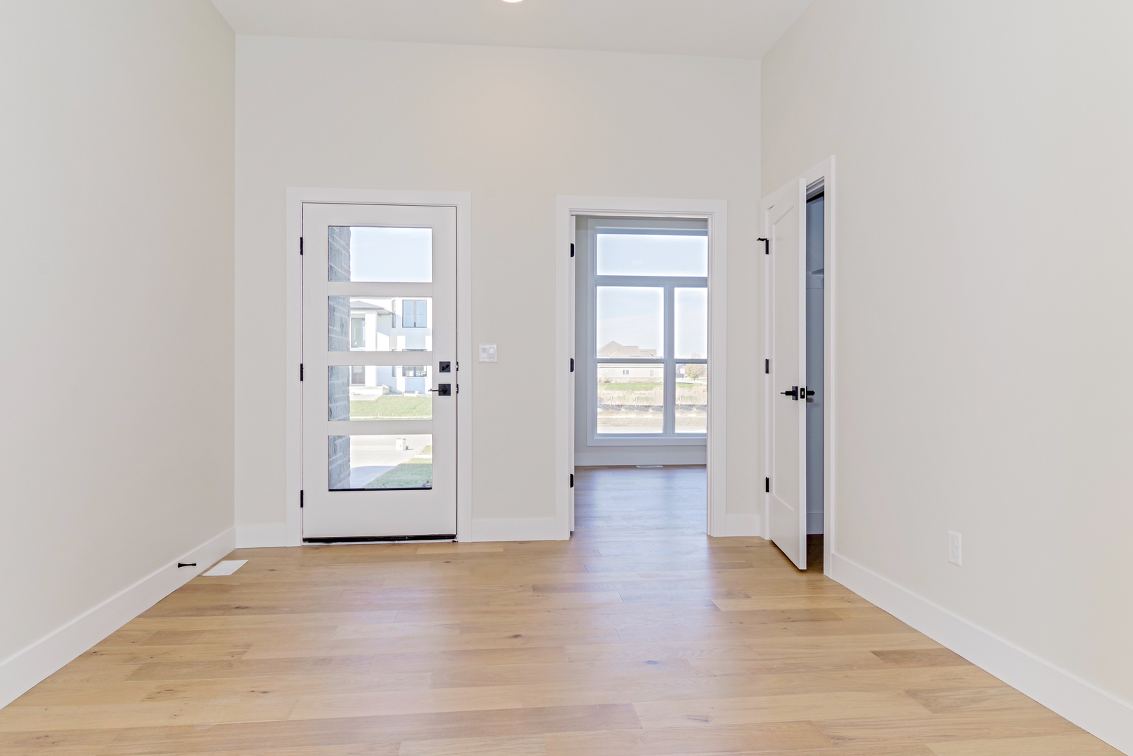 1252 Silver Oak Circle Normal, IL 61761 - Photo 7 of 46