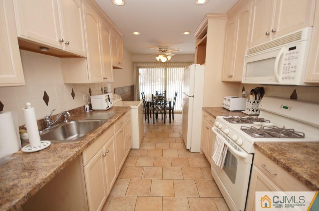 20 Rumson Road Kendall Park, NJ 08824 - Photo 3 of 12 Gallery Image 3