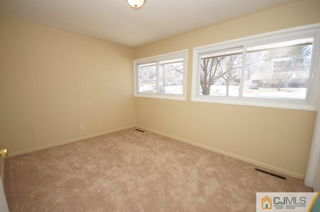 20 Rumson Road Kendall Park, NJ 08824 - Photo 7 of 12 Gallery Image 7