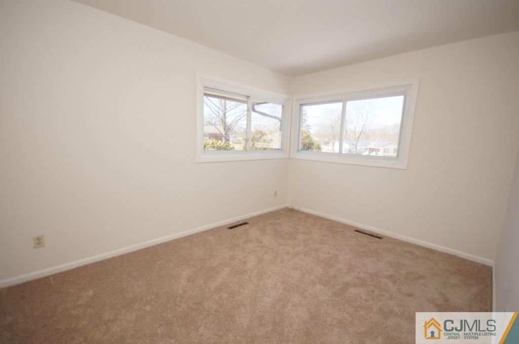 20 Rumson Road Kendall Park, NJ 08824 - Photo 8 of 12 Gallery Image 8
