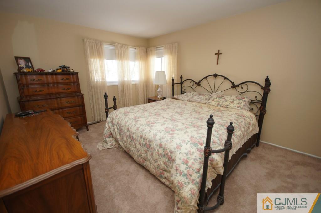 20 Rumson Road Kendall Park, NJ 08824 - Photo 10 of 12 Gallery Image 10