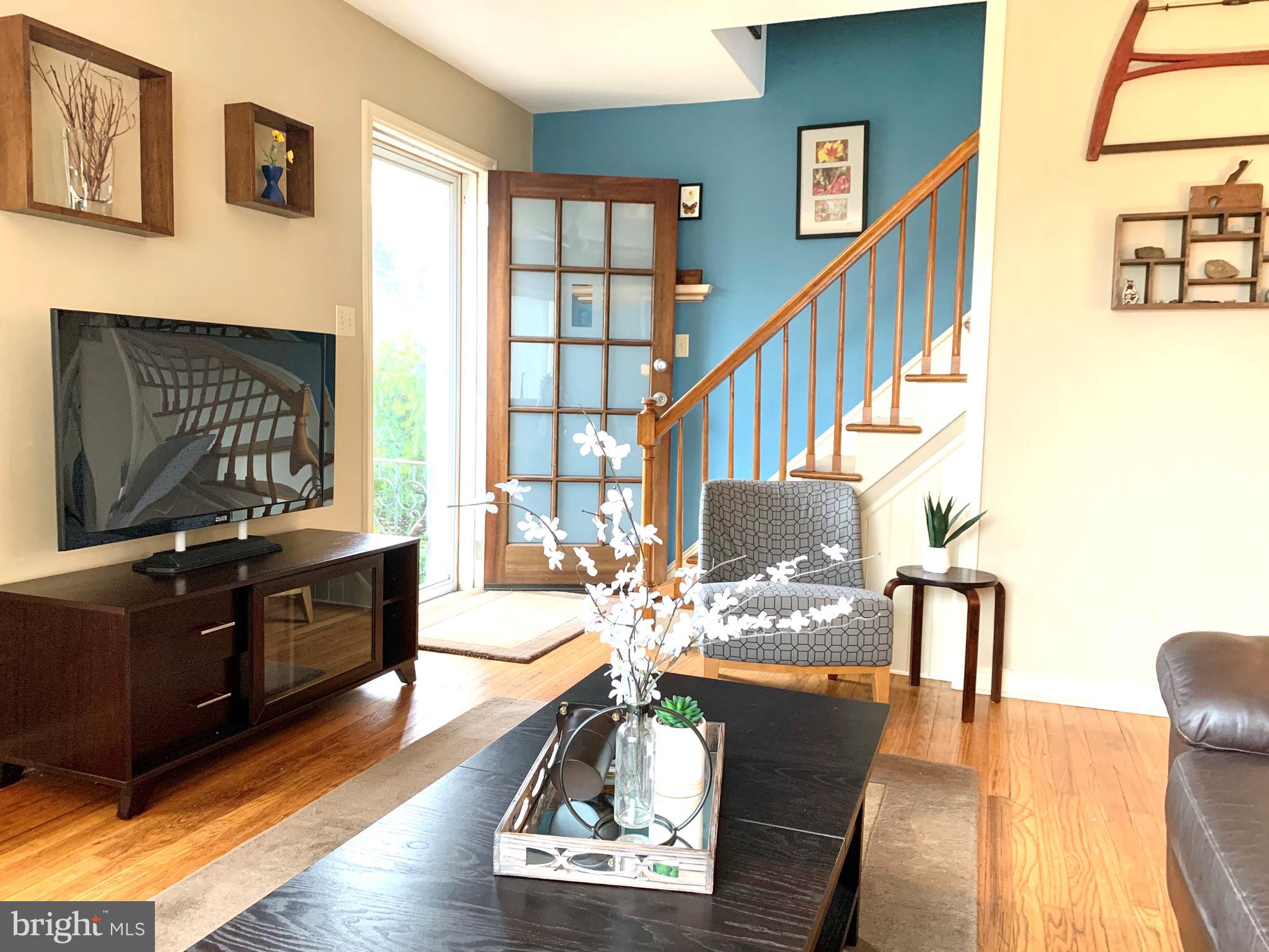 2811 New Falls Road Bristol, PA 19007 - Photo 2 of 20 Living Room