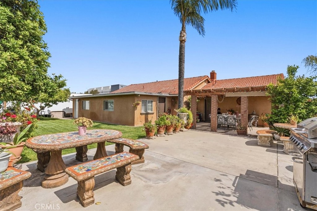 506 South Althea Avenue Rialto, CA 92376 - Photo 33 of 36 a view of a patio with a table and chairs