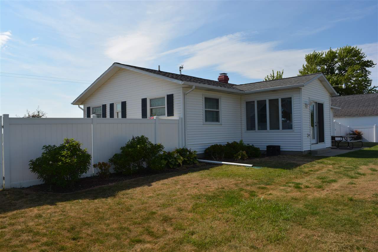 394 North Farley Road Bay City, MI 48708 - Photo 3 of 18