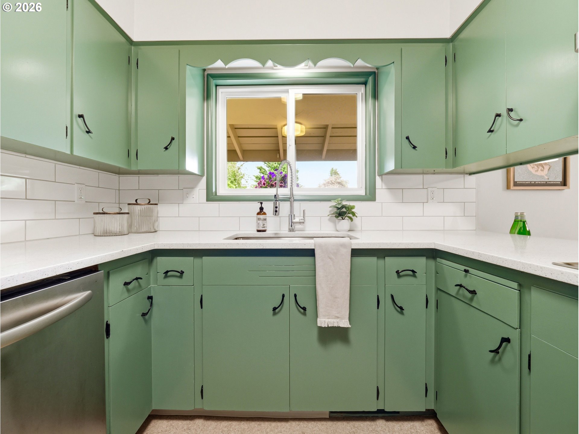 600 Southwest Viewmont Drive Portland, OR 97225 - Photo 18 of 47 Kitchen
