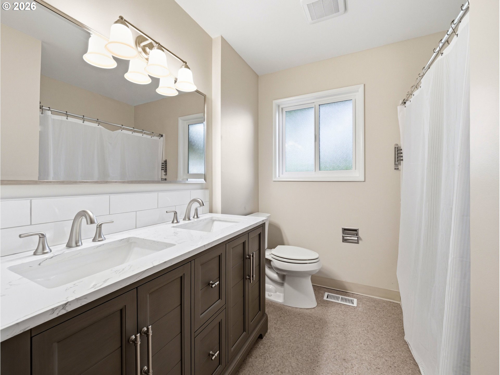 600 Southwest Viewmont Drive Portland, OR 97225 - Photo 28 of 47 Bathroom