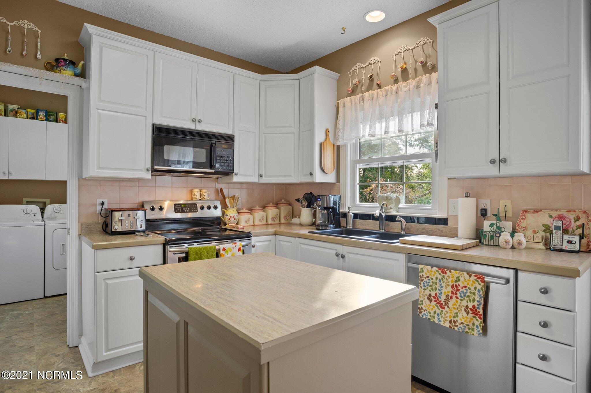 202 Riverbend Road Jacksonville, NC 28540 - Photo 12 of 45 28-web-or-mls-DSC08602