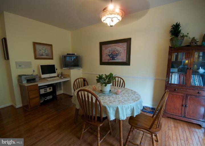 2666 Streamview Drive Odenton, MD 21113 - Photo 16 of 26 Kitchen Eat-in Area with computer desk