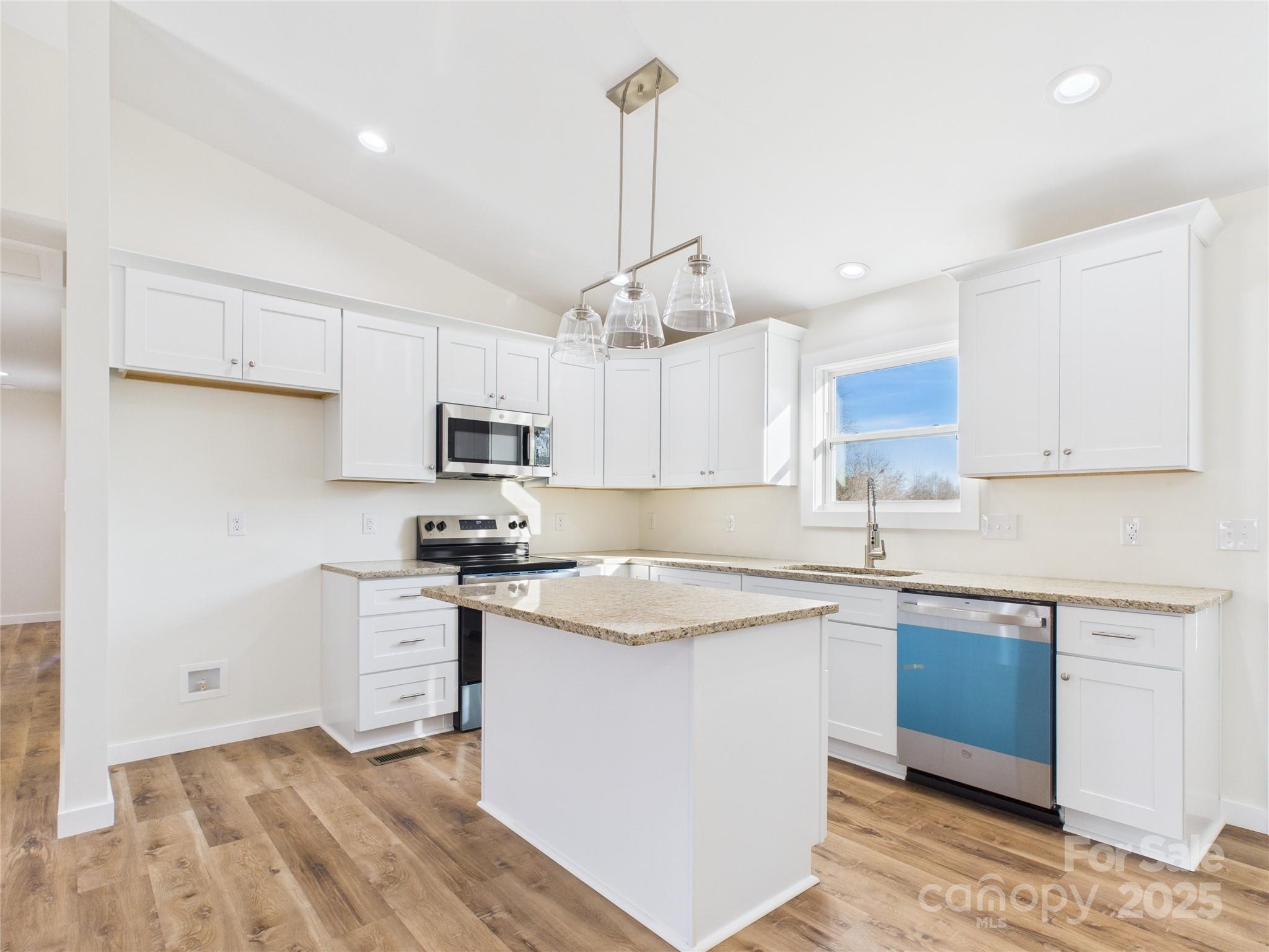 267 Pleasant Hill Road Hudson, NC 28638 - Photo 3 of 33