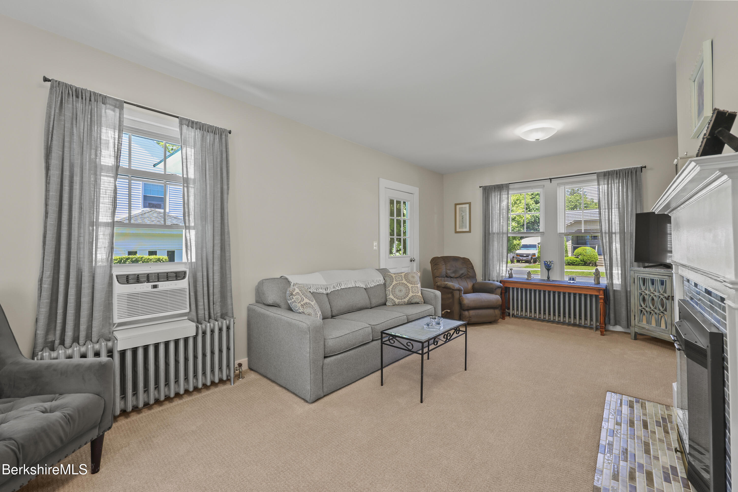 61 Harding Street Pittsfield, MA 01201 - Photo 11 of 48 55 Living Room