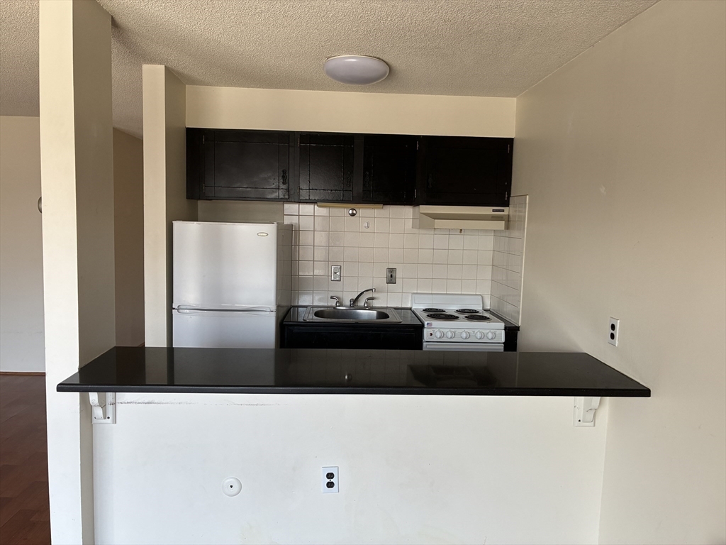 2 Summit Drive, Unit 43 Reading, MA 01867 - Photo 7 of 12