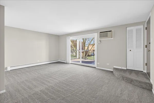 $1,695 | 604 65th Street, Unit 4, Westmont, IL 60559