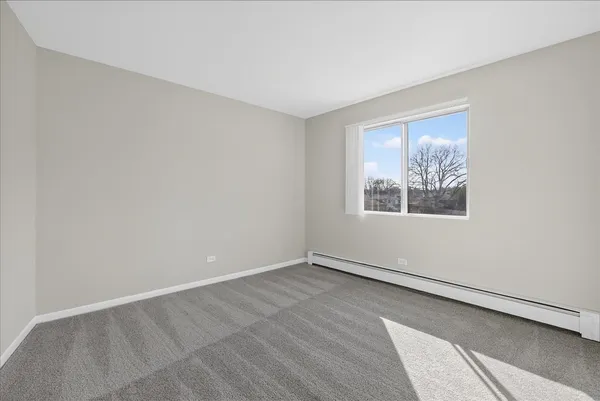 $1,695 | 604 65th Street, Unit 4, Westmont, IL 60559