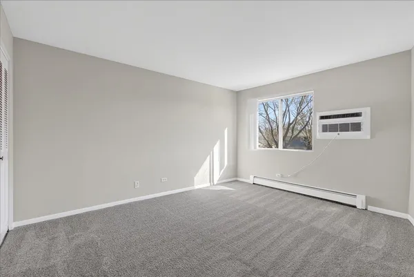 $1,695 | 604 65th Street, Unit 4, Westmont, IL 60559