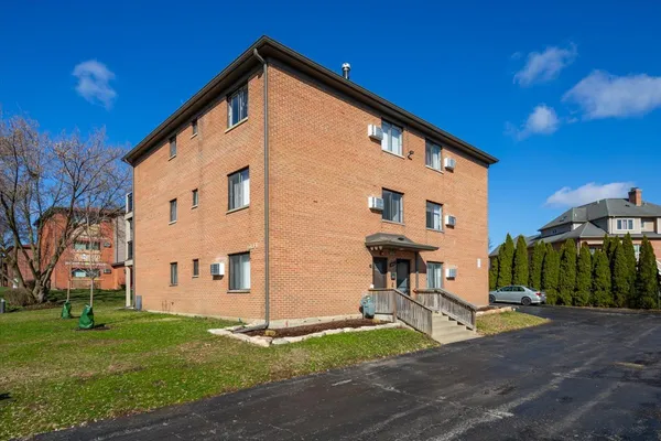 $1,695 | 604 65th Street, Unit 4, Westmont, IL 60559
