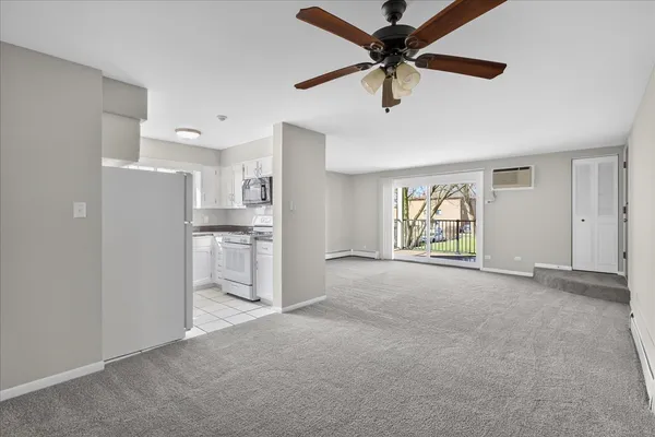 $1,695 | 604 65th Street, Unit 4, Westmont, IL 60559
