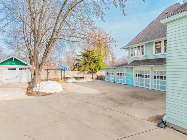 $589,900 | 1016 Washington Avenue, Oshkosh, WI 54901
