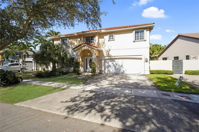 a view of a house with a yard