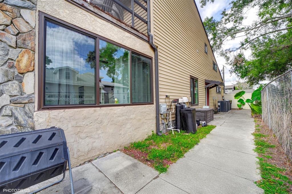 3304 Moran Road Tampa, FL 33618 - Photo 58 of 70