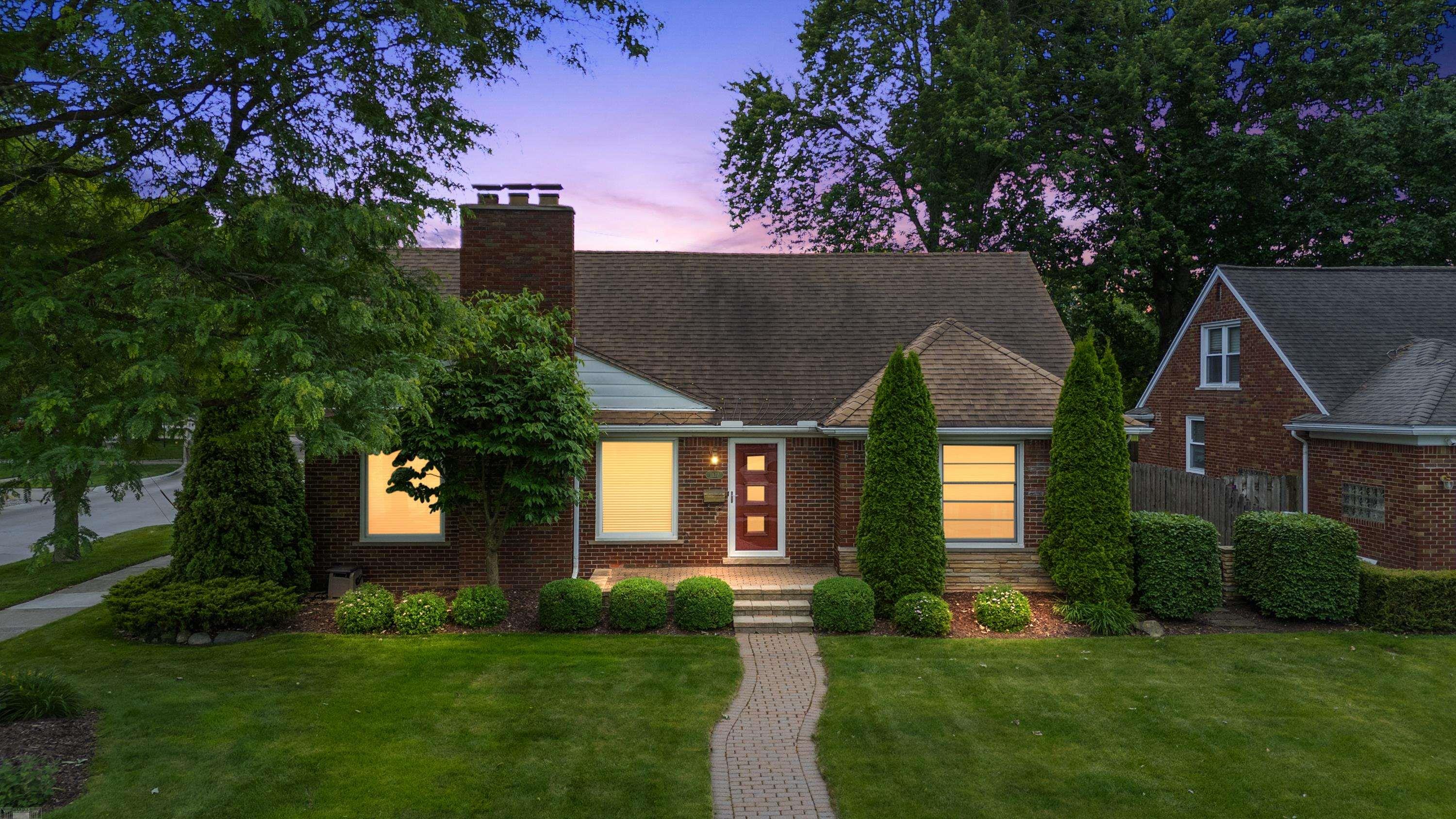1437 Torrey Road Grosse Pointe Woods, MI 48236 - Photo 1 of 60
