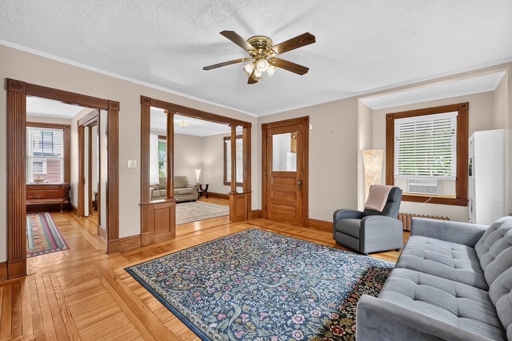 36 Spruceland Avenue Springfield, MA 01108 - Photo 4 of 42