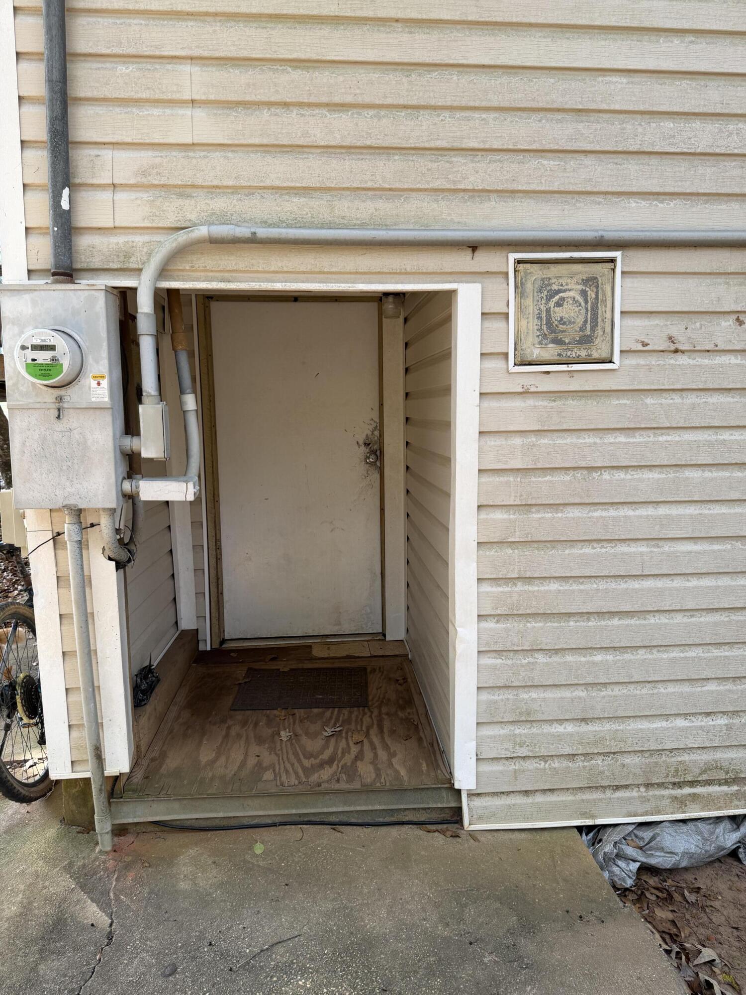 5875 Oak Hill Road Crestview, FL 32536 - Photo 35 of 43 a view of a garage