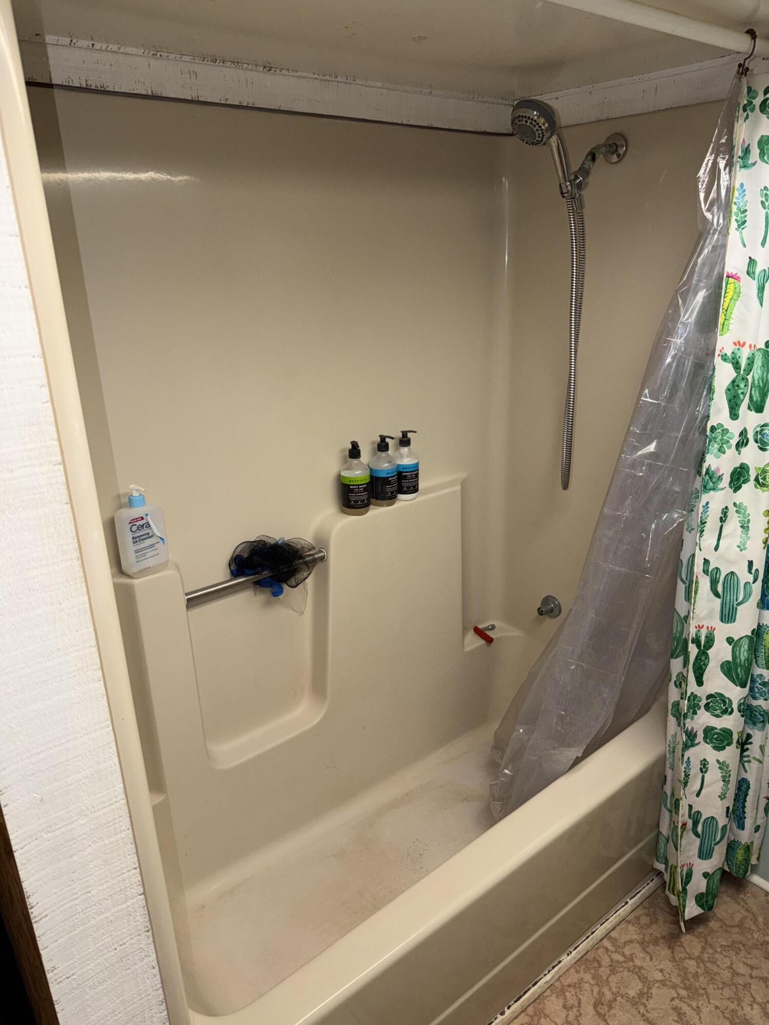 5875 Oak Hill Road Crestview, FL 32536 - Photo 41 of 43 a bathroom with a shower and a bath tub