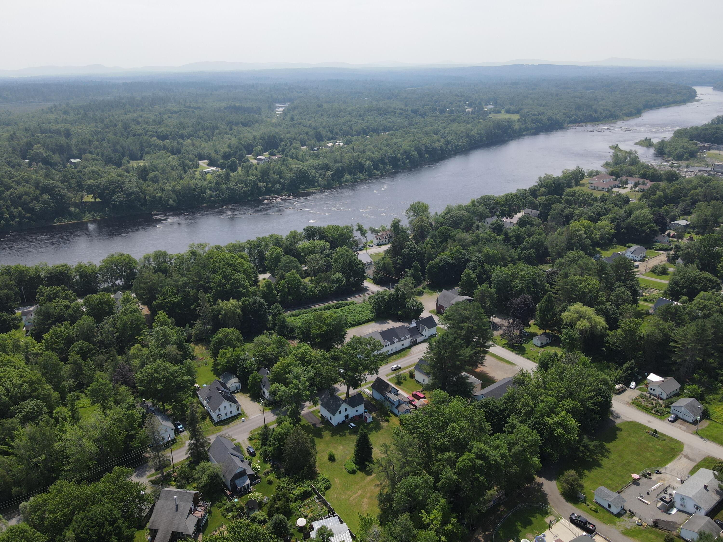 42 Hillside Road Orono, ME 04473 - Photo 4 of 40 4