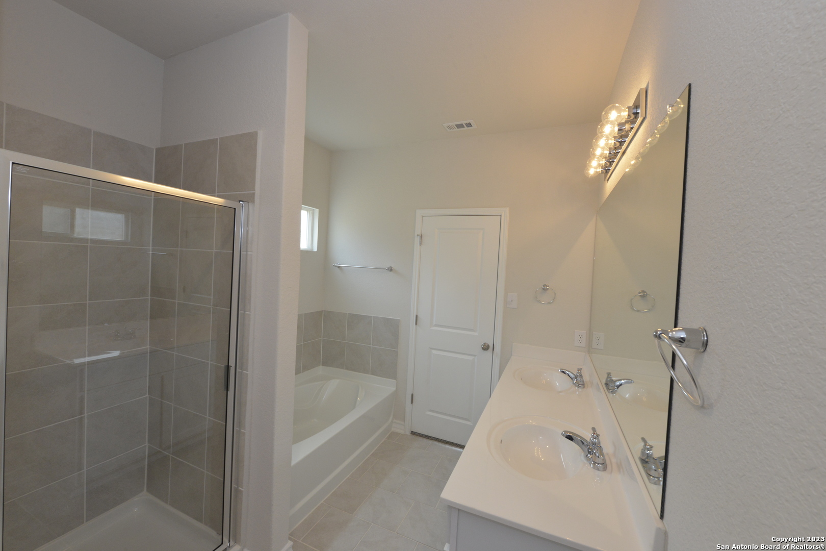 14050 Mudstone Street San Antonio, TX 78253 - Photo 11 of 30 a bathroom with a bathtub and a shower