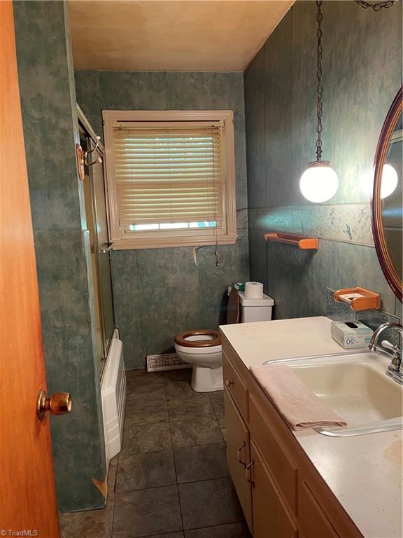 3274 Happy Hill Road Lexington, NC 27295 - Photo 11 of 15 Bathroom