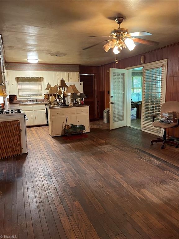 3274 Happy Hill Road Lexington, NC 27295 - Photo 13 of 15 Kitchen with moveable island