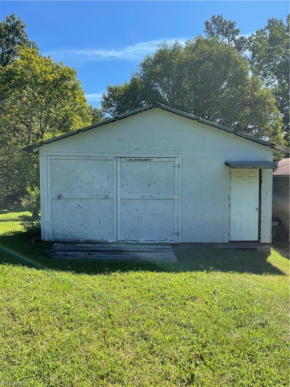 3274 Happy Hill Road Lexington, NC 27295 - Photo 3 of 15 Large storage building with electricity