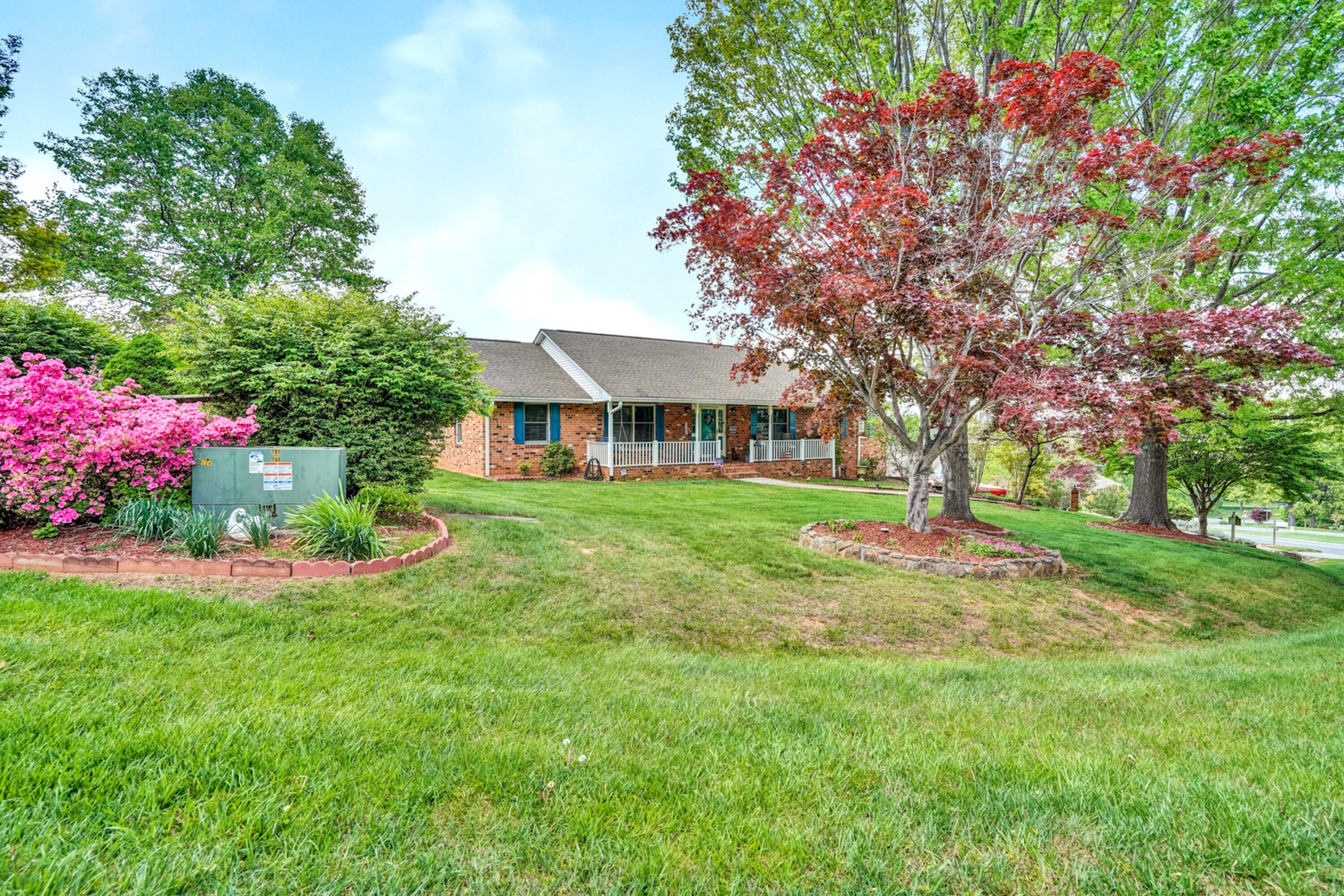 144 Jonathan Road Roanoke, VA 24019 - Photo 1 of 37 Front